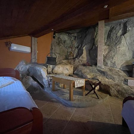 Cave Apartment Virpazar Ngoại thất bức ảnh