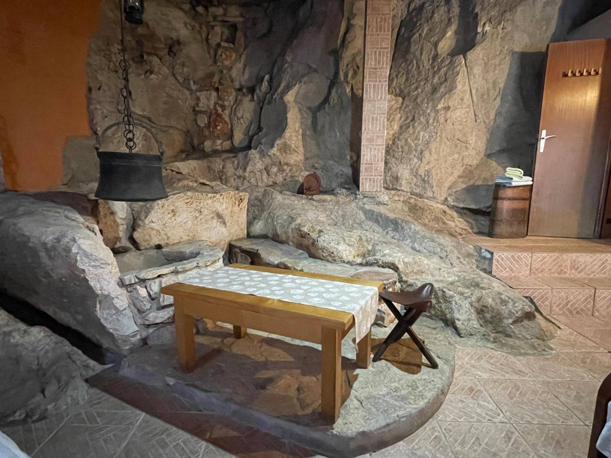 Cave Apartment Virpazar Ngoại thất bức ảnh